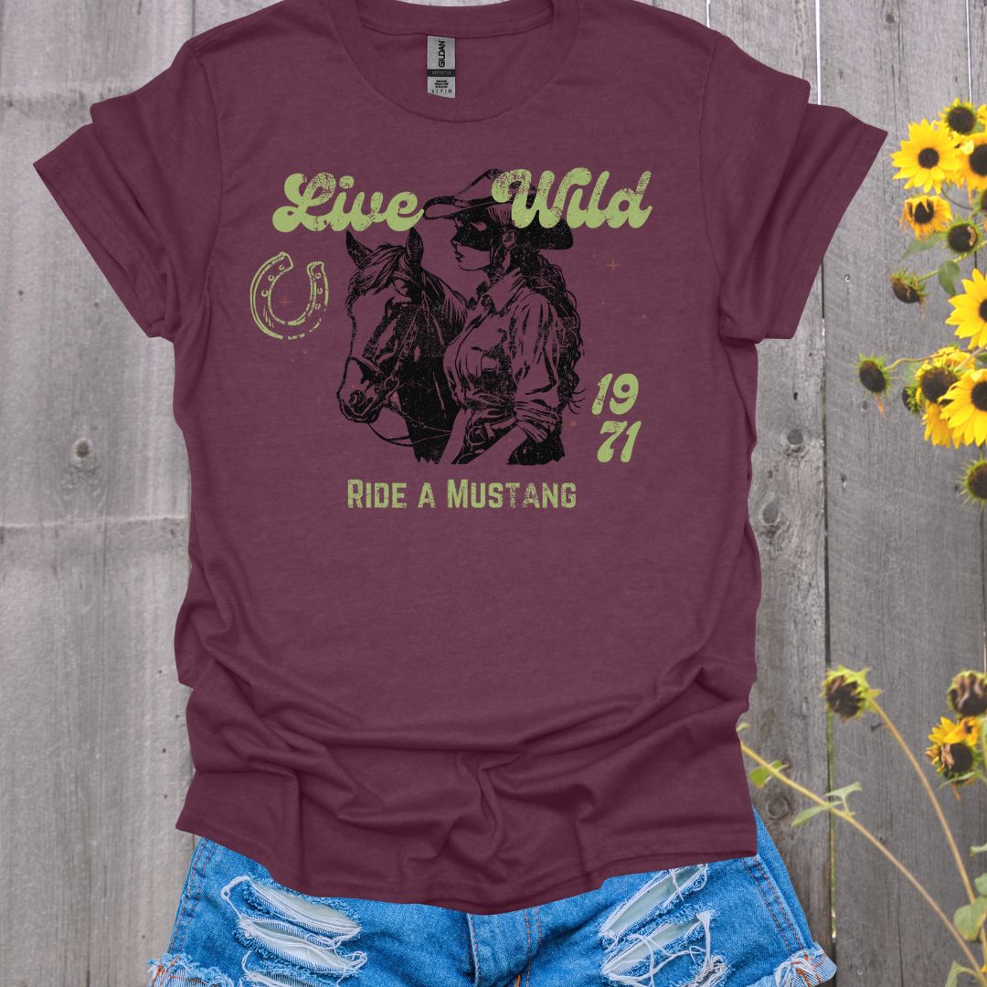 Live Wild Mustang Horse T-Shirt - Unisex Softstyle