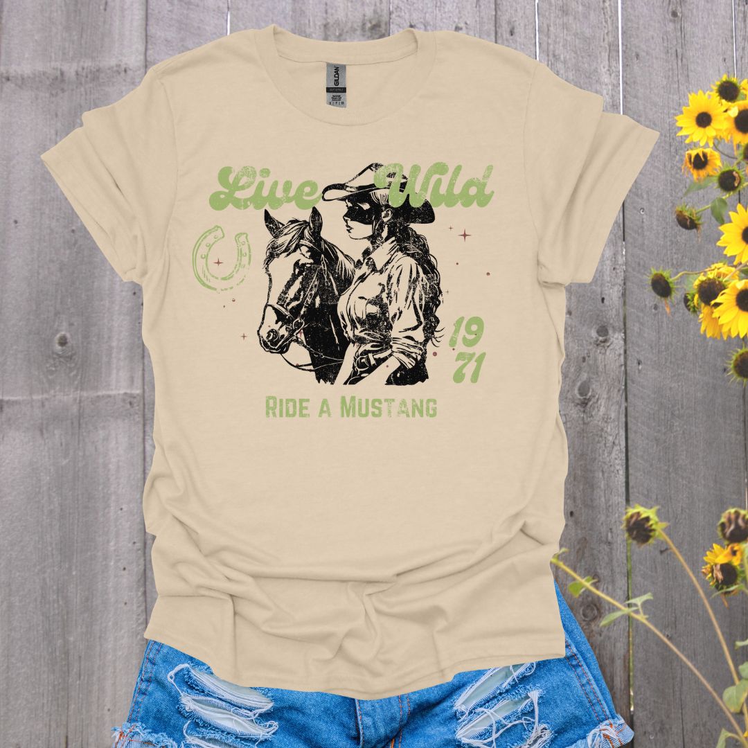 Live Wild Mustang Horse T-Shirt - Unisex Softstyle