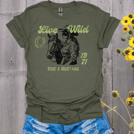 Live Wild Mustang Horse T-Shirt - Unisex Softstyle