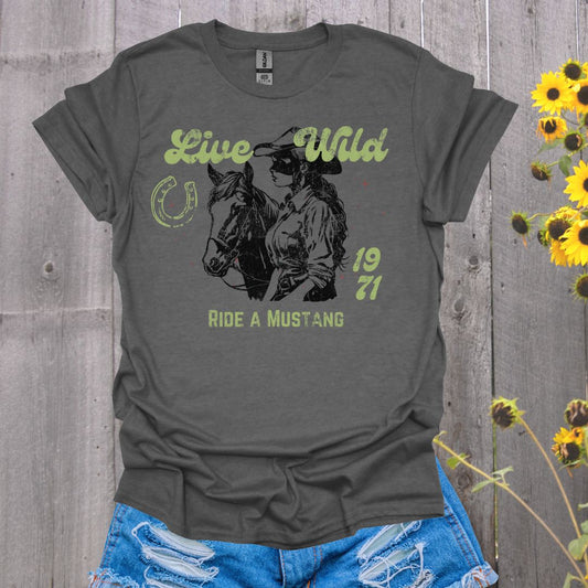 Live Wild Mustang Horse T-Shirt - Unisex Softstyle