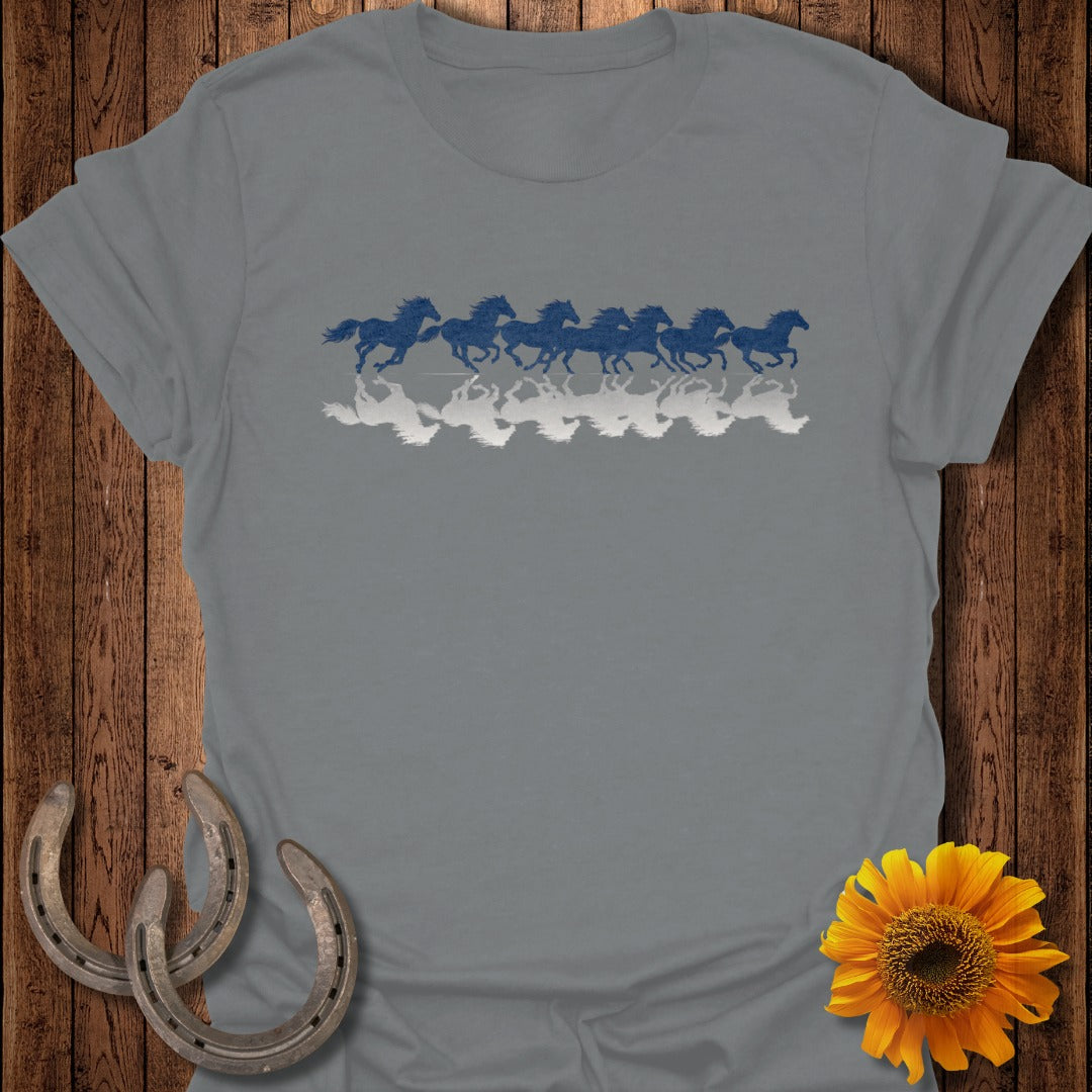 Gray t-shirt with a blue running horse silhouette and its reflection.