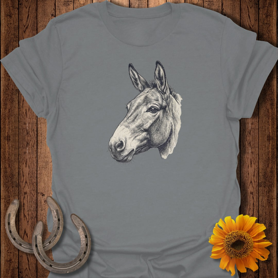 Sketch of a horse head on a gray t-shirt with horseshoes and sunflower.